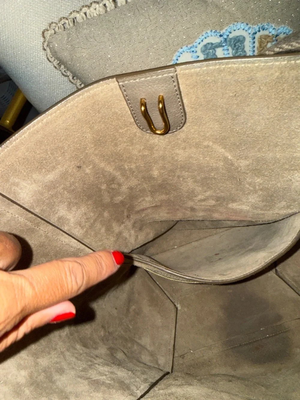 Authentic Celine Seau Taupe/Brown Pebbled Leather Tote w/Wide Strap suede int. - Picture 16 of 17